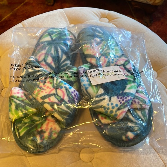 Island Time Slippers - Picture 2 of 4